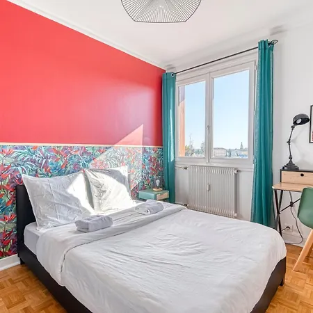 Le Super 8 - Free Parking, Balcony, 100m2, Wi-fi * Angers