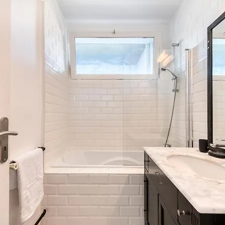 Parenthese Chic & Spacieuse A - 4 Chambre, Balcon, Calme & Parking Gratuit شقة