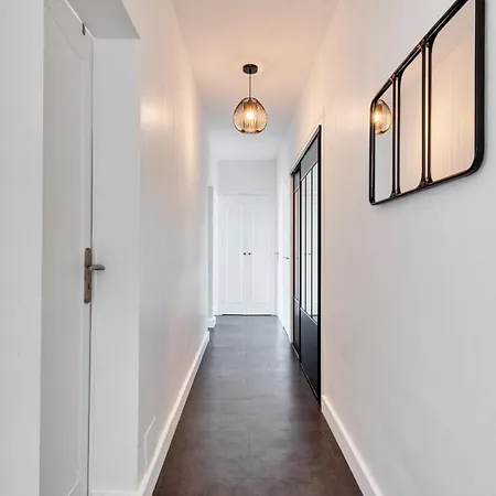 Le Super 8 - Free Parking, Balcony, 100m2, Wi-fi Apartment
