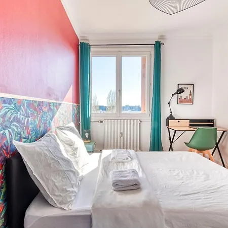 Le Super 8 - Free Parking, Balcony, 100m2, Wi-fi Apartment