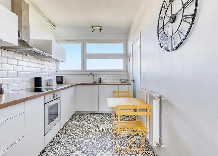 Ps4 Pour Longs Sejours - Parenthese Chic & Spacieuse A Angers - 4 Chambres, Balcon, Parking Gratuit