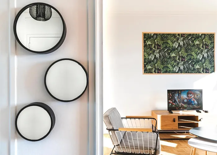 Super 8 - 8 Personnes - 4 - Ideal Groupes Et Professionnels - Parking - Wifi * アンジェ